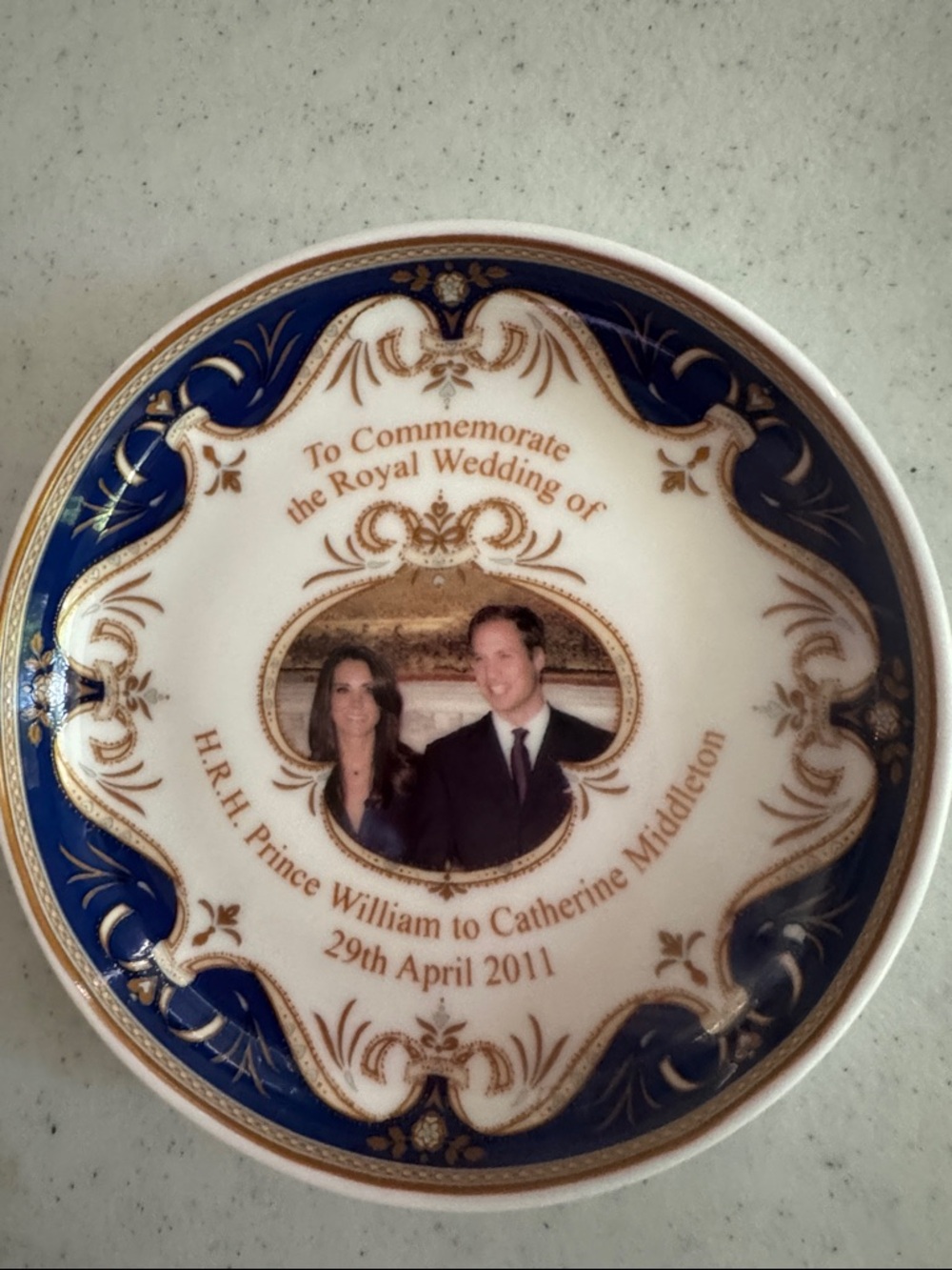 Royal Crest bone china plate Wedding of Prince William & Catherine Middleton